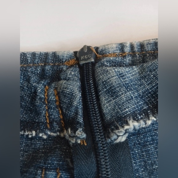 Tyte Pleated Denim Mini Skirt with Buckle Detail Size 3 - Picture 10 of 11